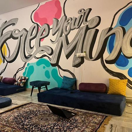 Krazy Solo Hostel Mumbai Bagian luar foto