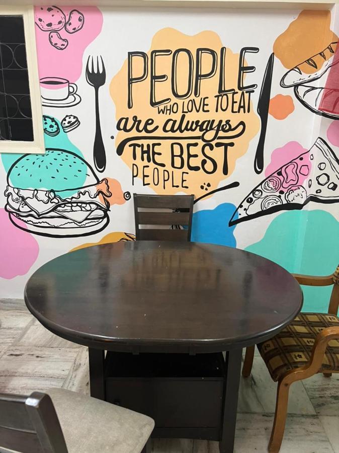 Krazy Solo Hostel Mumbai Bagian luar foto