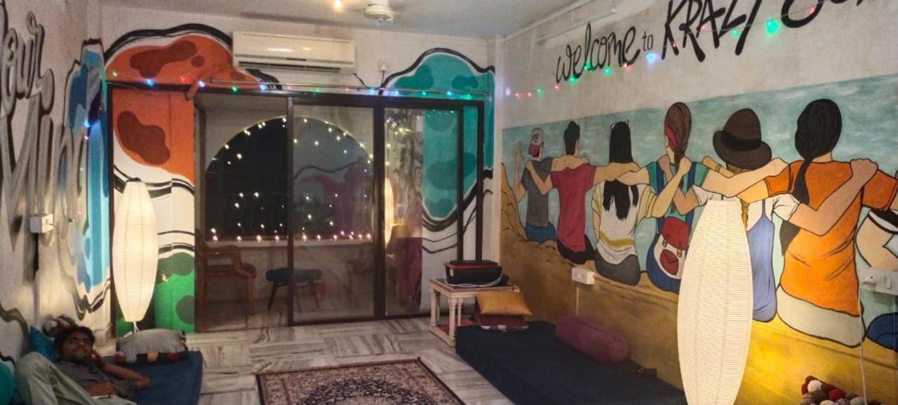 Krazy Solo Hostel Mumbai Bagian luar foto