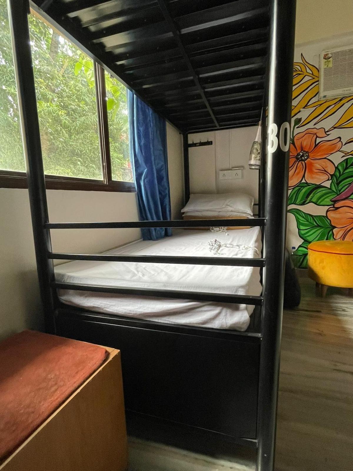 Krazy Solo Hostel Mumbai Bagian luar foto
